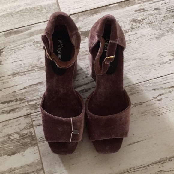(Last 1) Jeffrey Campbell Platform Velvet Sandal. - Picture 8 of 9